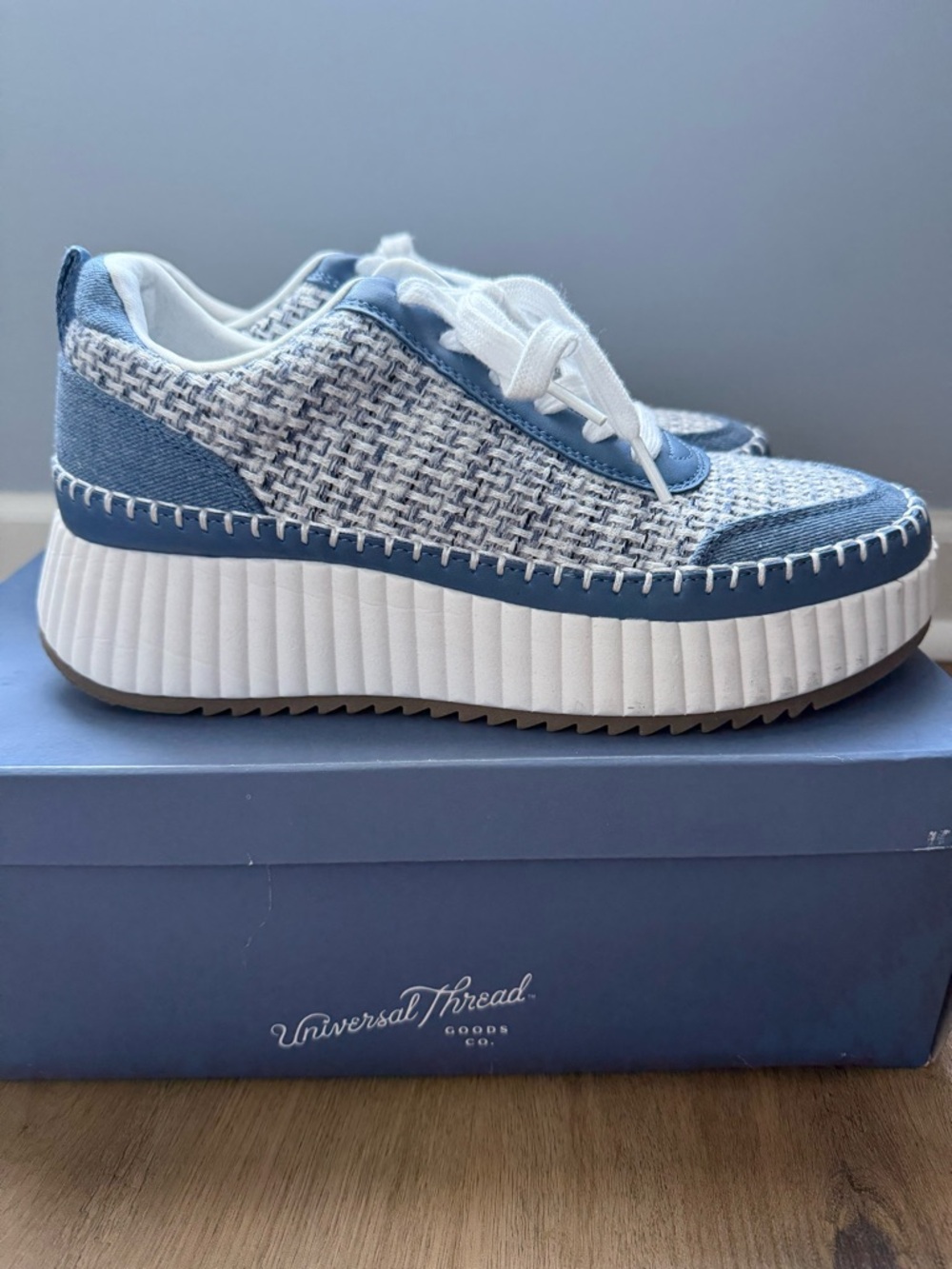 Universal Thread Women Blue & White Platform Sneakers